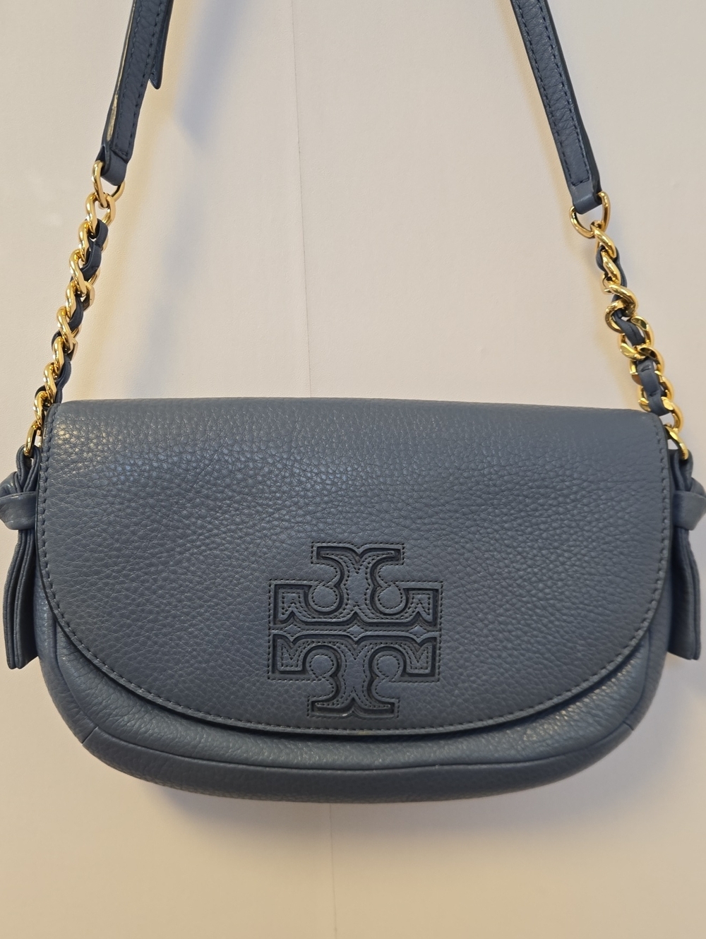EUC Tory Burch Slate Blue Pebbled Leather Crossbody with Gold Chain - Picture 2 of 13